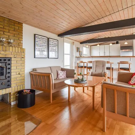 In With House Sea View Assens